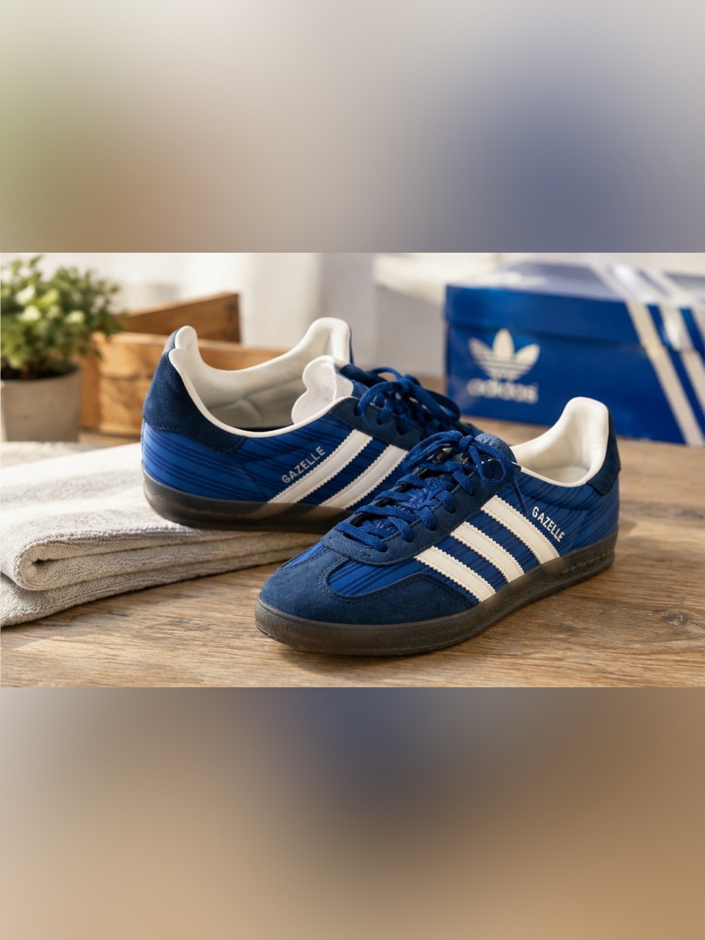 adidas Gazelle Navy & White Low-Top Sneakers WORN ONCE